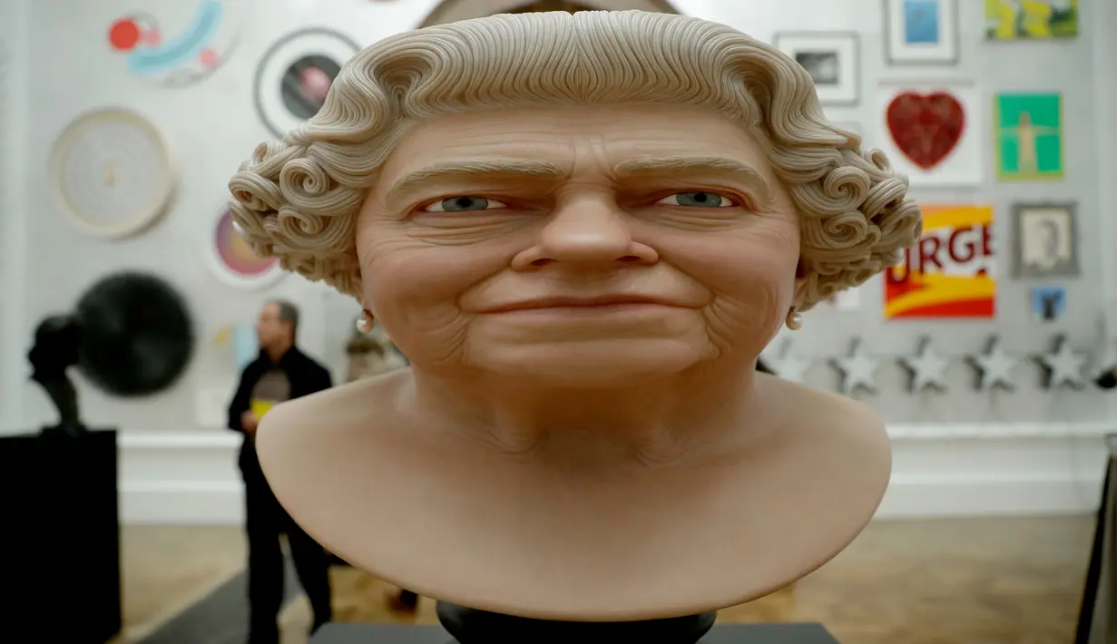 Sebuah karya dari seniman John Humphreys yang berjudul "The Queen" di Pameran Musim Panas ke-250 di Royal Academy of Arts di London (5/6). (AP/Matt Dunham)