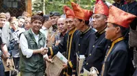 Menhut Raja Juli Serahkan SK Hutan Adat Seluas 1.175 Hektare