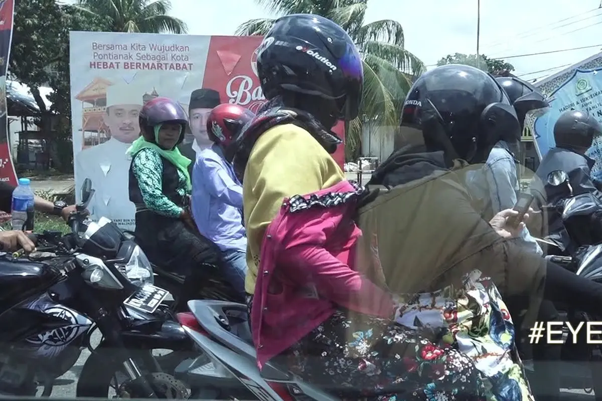 [Bintang] Suka Pakai Jaket Terbalik Saat Mengendarai Motor? Hati-hati Hal Mengerikan Ini Bisa Terjadi Sama Kamu