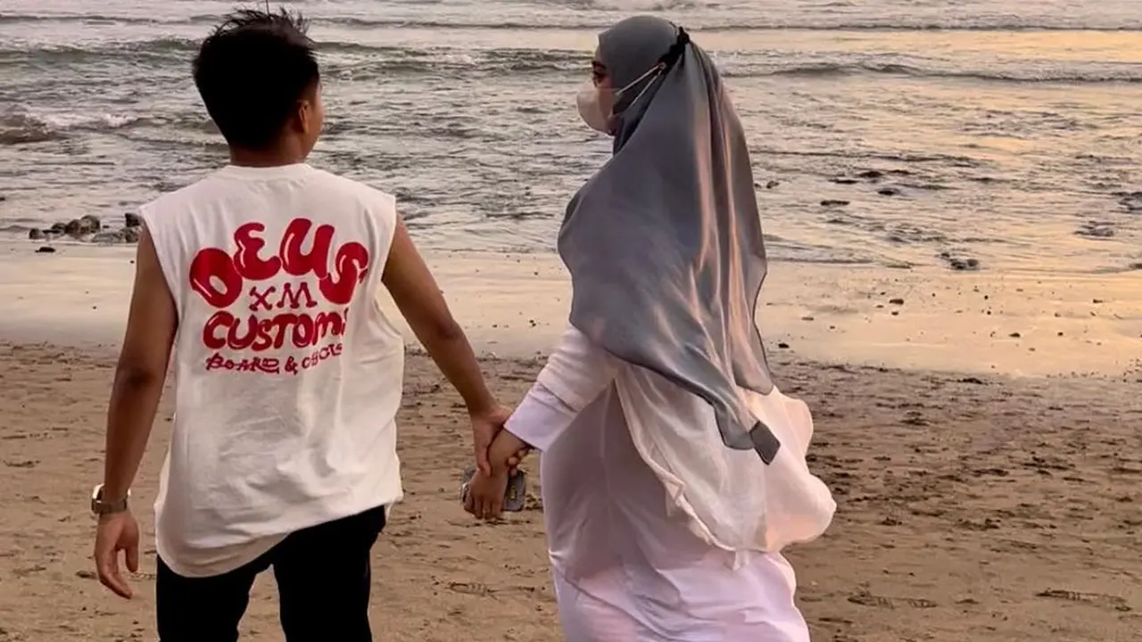 6 Potret Liburan Taqy Malik dan Istri di Bali, Rayakan Anniversary Pertama