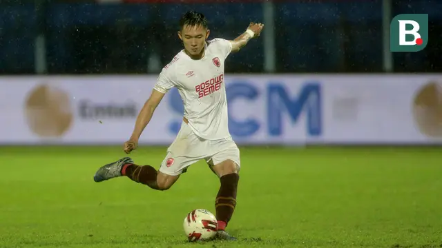 FOTO: Himan Syah Gagalkan 2 Penalti PSIS, PSM Makassar Lolos ke Semifinal Piala Menpora 2021
