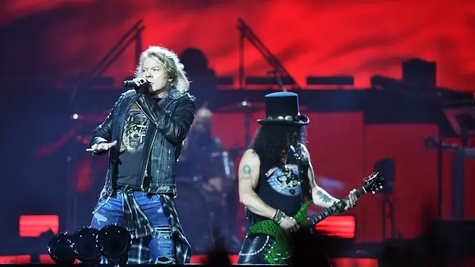 [Bintang] Mulai Rp 250 Ribu, Ini Harga Tiket Konser Guns N Roses di Jakarta