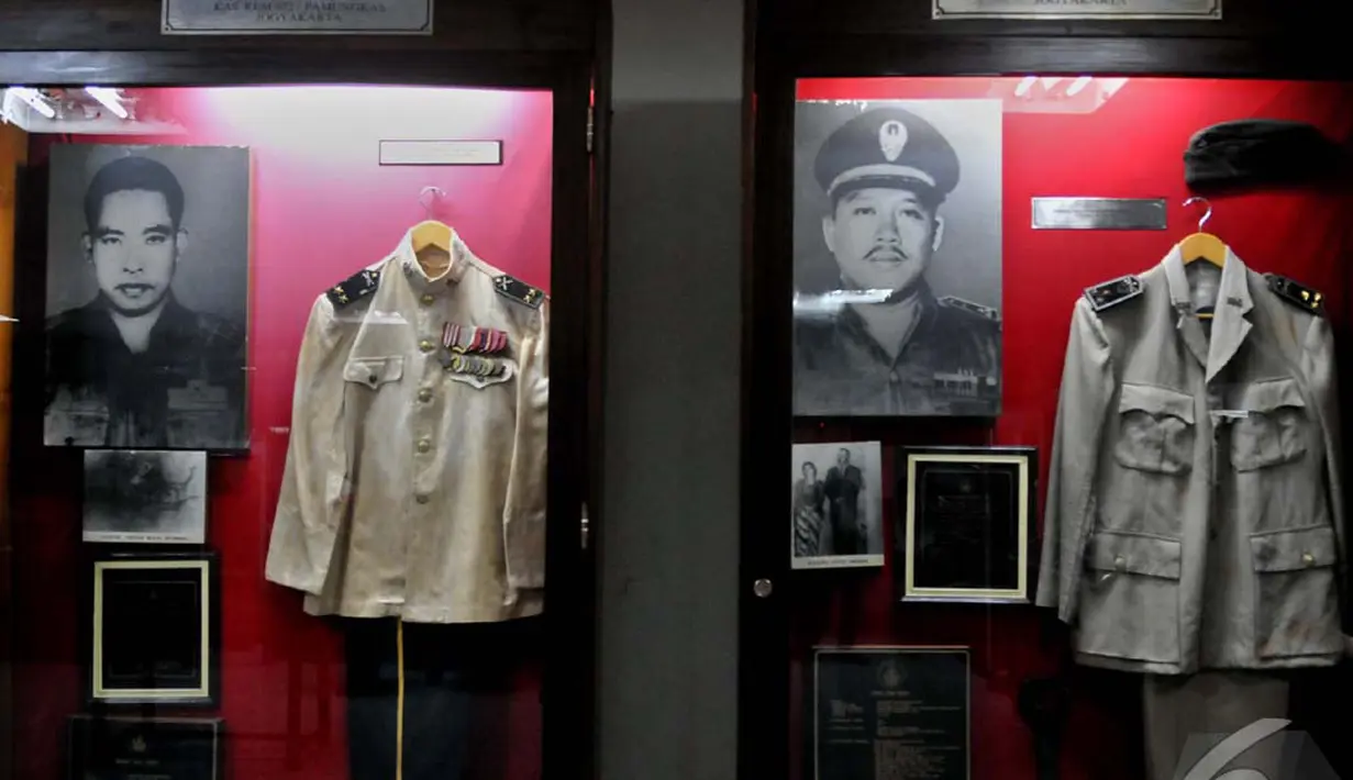 Seragam dari para jenderal yang menjadi korban G 30 S / PKI dipajang di Museum Lubang Buaya, Jakarta, Selasa (30/9/2014) (Liputan6.com/Johan Tallo)
