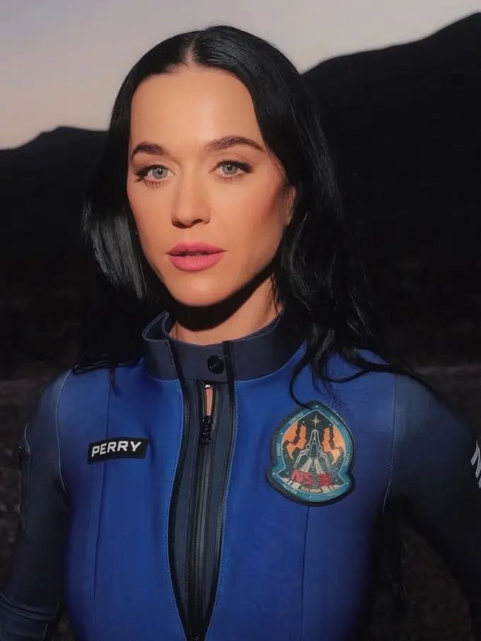 MUA Ungkap Rahasia Makeup Katy Perry saat ke luar angkasa