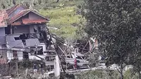 Angin puting beliung yang melanda Desa Mekarsaluyu, Kecamatan Cimenyan, Kabupaten Bandung, pada Minggu (28/3/2021) sore menyebabkan ratusan rumah rusak. (Foto: BPBD Kabupaten Bandung)