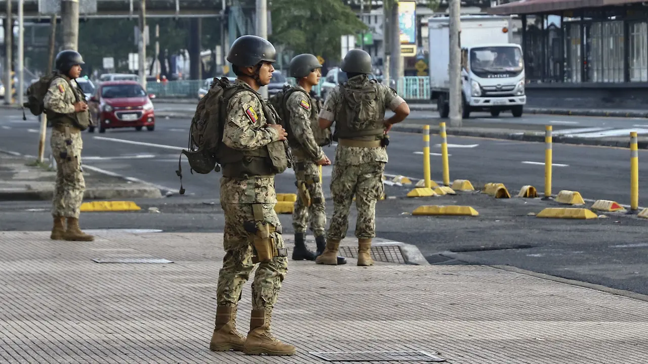 Ekuador Kerahkan Tentara Perang Lawan Narkoba