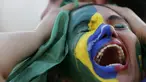 Ekspresi seorang fans usai timnya dikalahkan Jerman 1-7 pada babak semifinal Piala Dunia 2014, Selasa (8/7/14). (REUTERS/Ueslei Marcelino)