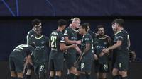 Bernardo Silva, gelandang berkebangsaan Portugal nomor punggung 20 milik Manchester City, merayakan gol kedua timnya bersama rekan-rekan setim dalam pertandingan fase grup Liga Champions UEFA hari ke-3 melawan Villarreal CF di Stadion La Ceramica, Vila-real, tanggal 21 Oktober 2025. (Foto Jose JORDAN / AFP)