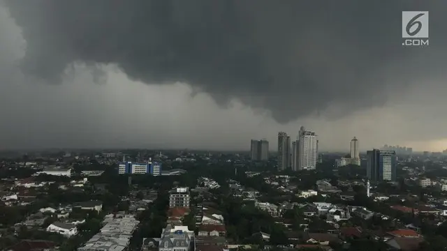 BMKG memprediksi Jakarta Selatan dan Barat akan diguyur hujan kilat sore hari ini.