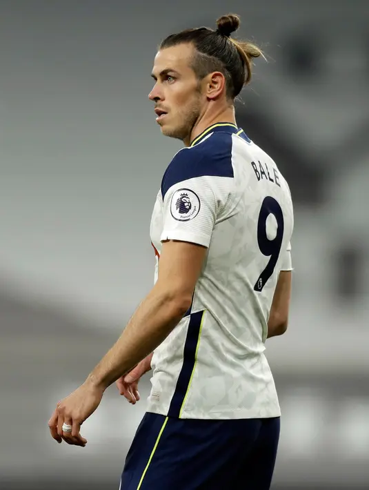 Striker Tottenham Hotspur, Gareth Bale selama pertandingan Liga Inggris menghadapi West Ham di Tottenham Hotspur Stadium, Minggu (18/10/2020). Laga yang berakhir dramatis 3-3 itu diwarnai debut bintang anyar Tottenham, Gareth Bale. (Matt Dunham/POOL/AFP)