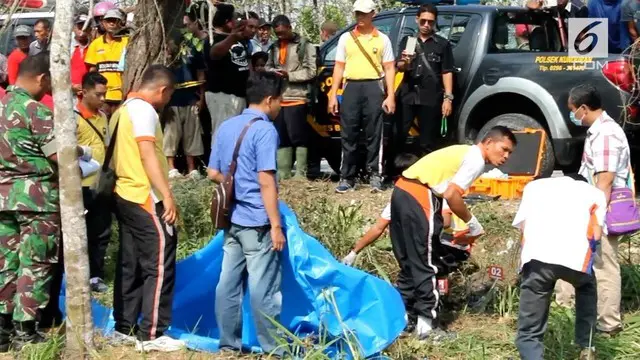 Polisi temukan sesosok mayat wanita berusia sekitar 20 tahun. Mayat ditemukan warga dengan kondisi hangus terbakar.