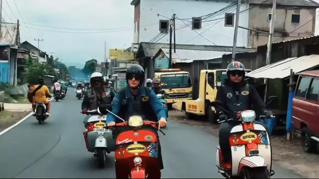 Potret Kesederhanaan Vino G. Bastian Jajan Cuanki (credit: https://www.instagram.com/vinogbastian__/)