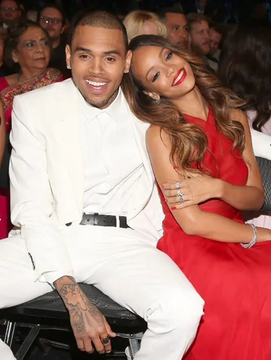 Tindakan Chris Brown yang mengomentari unggahan Rihanna pun mendapat tanggapan positif dari keluarga. Mereka sangat bahagia melihat laki-laki itu memberikan sebuah emoji yang menggambarkan ketertarikannya. (AFP/Christopher Polk)