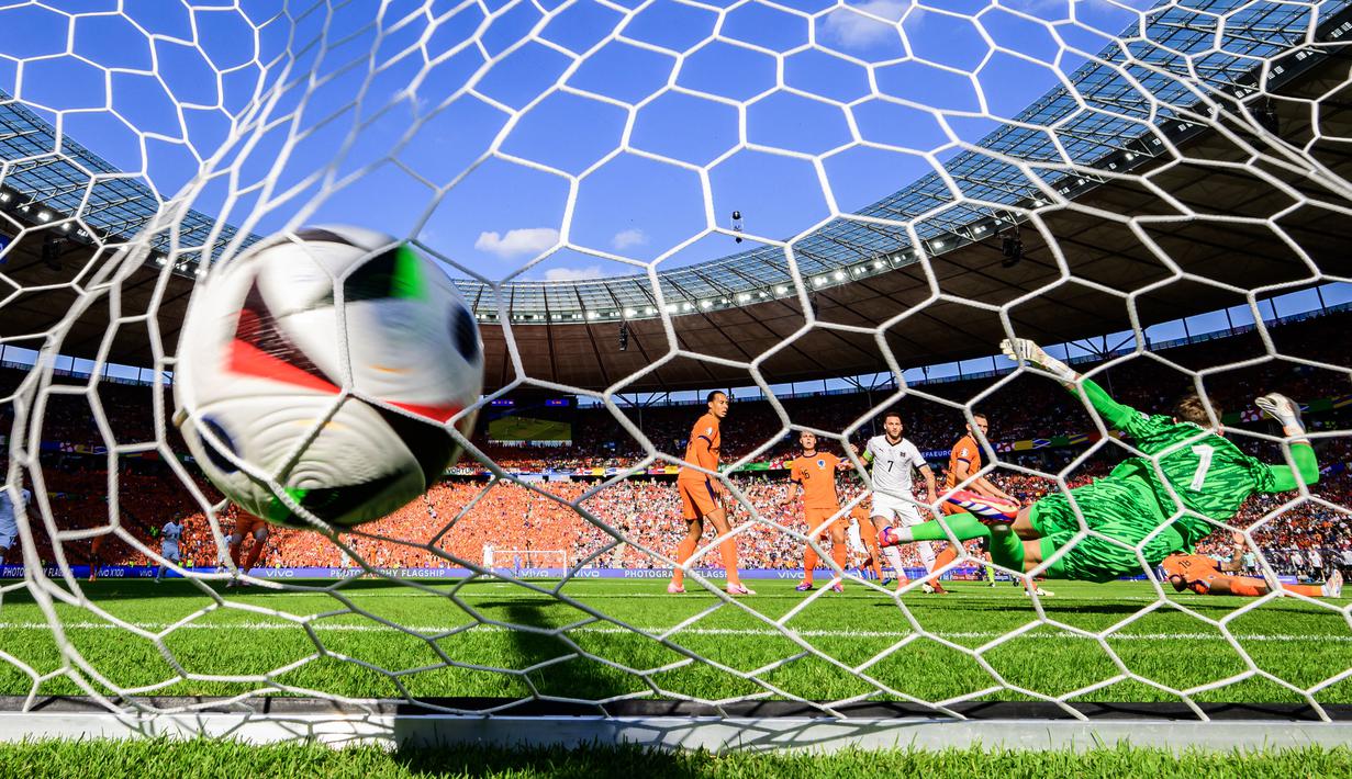 Timnas Austria secara mengejutkan menang atas Belanda dengan skor 2-3. (AFP/John Macdougall)