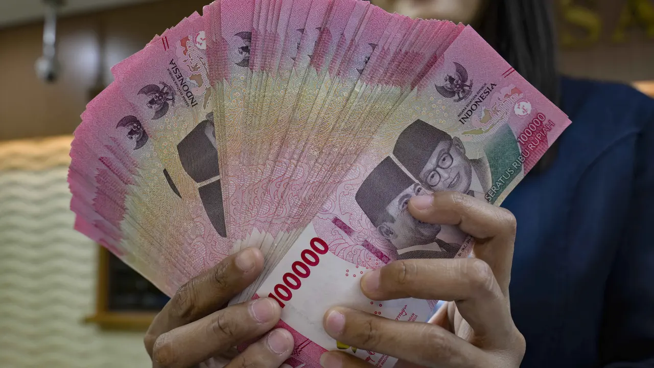 Tembus Level Psikologis, Nilai Tukar Rupiah Sentuh Rp 17.500 per Dolar AS