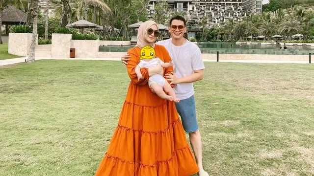 Ajak Anak Pertama Kali, Ini 6 Potret Rezky Adhitya dan Citra Kirana Liburan di Bali