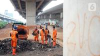 Petugas Penanganan Prasarana dan Sarana Umum (PPSU) menyelesaikan pembangunan Taman Pilar Jati di Cipinang Melayu, Jakarta, Selasa (27/10/2020). Area yang dilengkapi taman lalu lintas serta sarana bersepeda tersebut untuk mempercantik lahan tidur di kolong tol. (Liputan6.com/Immanuel Antonius)
