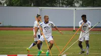Djanur Bantah Persib Pindah Tempat Latihan karena Essien dan Cole