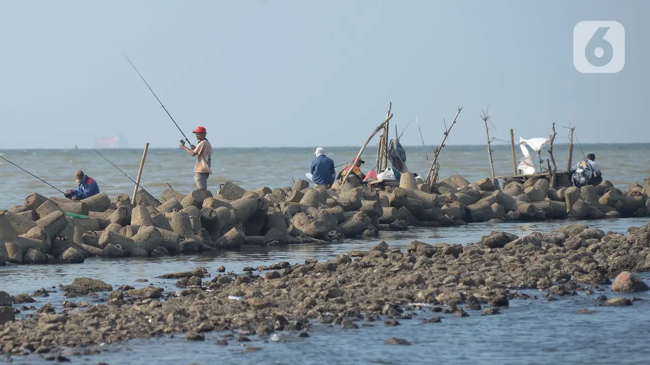 Keseruan Mancing Ikan Sambil Menunggu Buka Puasa