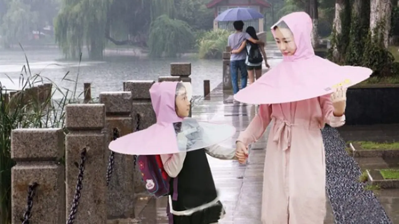 Unik, Jas Hujan Payung Ini Bikin Pemilik Tetap Fashionable