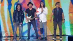 Personel Slank saat tampil di panggung Konser Raya 22 Indosiar, Jakarta, Rabu (11/1). Slank mengaku sangat senang bisa menjadi bagian dari Konser Raya 22 Indosiar. (Liputan6.com/Helmi Afandi)