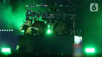 Aksi grup band asal  Amerika Lamb of God saat tampil pada Festival musik hammersonic 2024 di Pantai Carnaval Ancol, Jakarta, Minggu (5/5/2024). (Liputan6.com/Herman Zakharia)