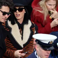 Belum selesai masalah perang dinginnya dengan Taylor Swift, kini Katy Perry kembali tersiarkan soal kisah cintanya. Saat ini ia memang tak sedang menjalin cinta dengan siapapun sejak putus dengan Orlando Bloom.  (AFP/Bintang.com)