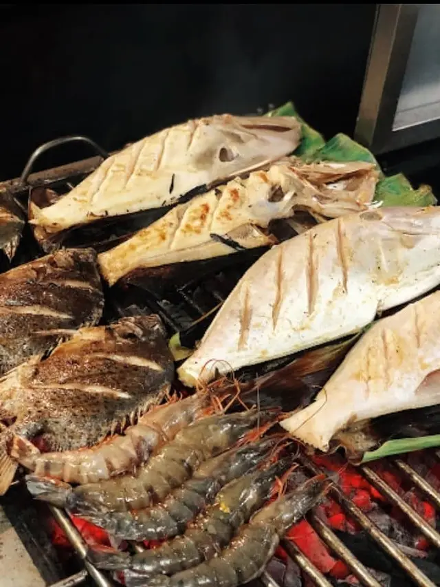 Kuliner Khas Laut dari Sulawesi yang Wajib Dicoba, Rumah Makan Nelayan.