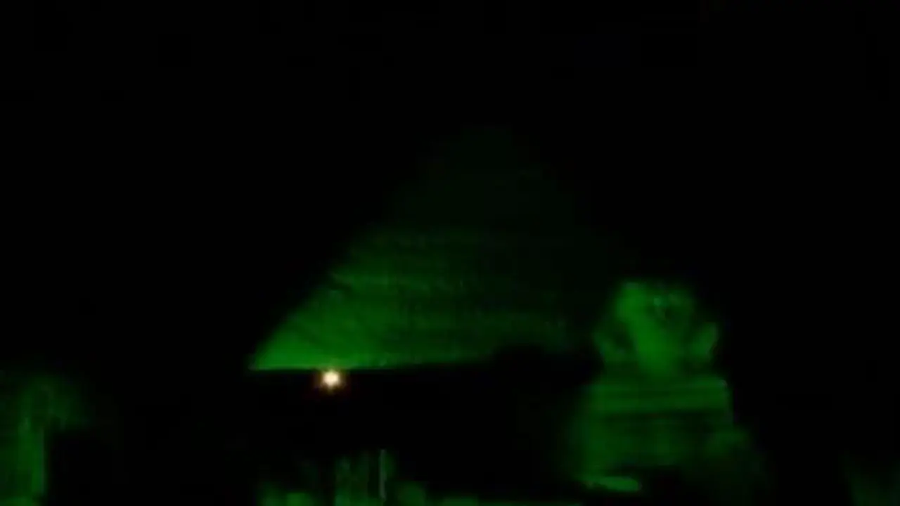 Penembakan TNI hingga Piramida Berbalut Lampu Hijau
