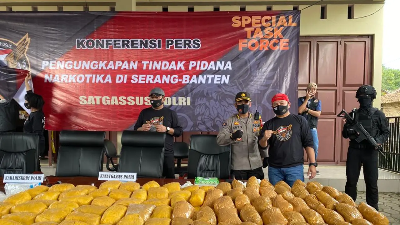 Satgassus Bareskrim Polri mengungkap peredaran 1,2 ton narkoba