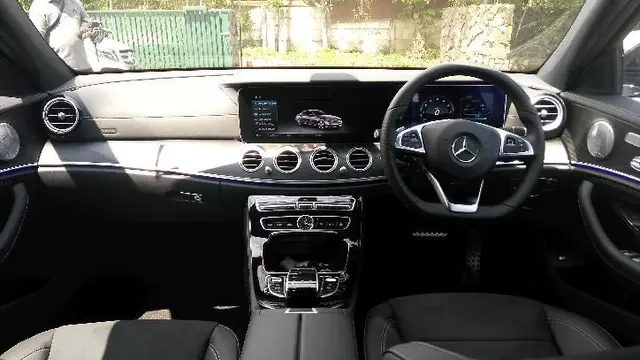 Mercedes-Benz E-Class (Arief A/Liputan6)