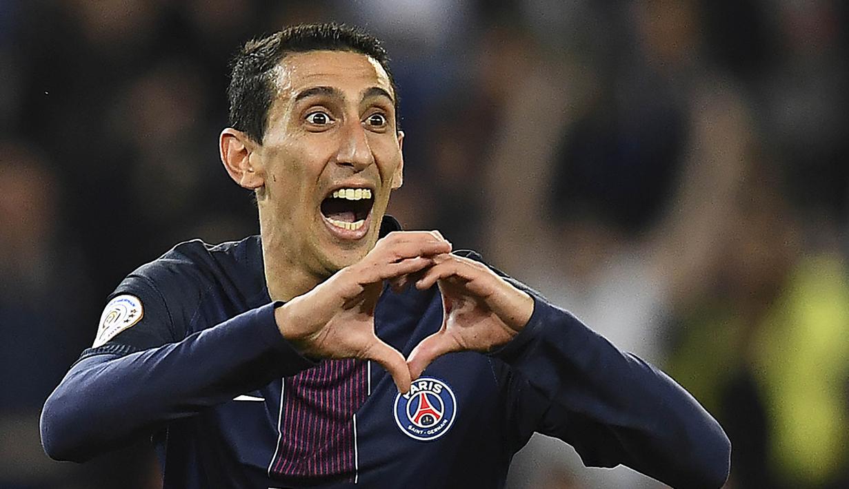 4. Angel Di Maria - Santer diberitakan apabila Neymar datang dirinya akan dilego karena PSG surplus penyerang sayap. Mantan pemain MU ini diprediksi akan diepas selain karena selain persaingan, usianya juga sudah mulai senja. (AFP/Franck Fife) 