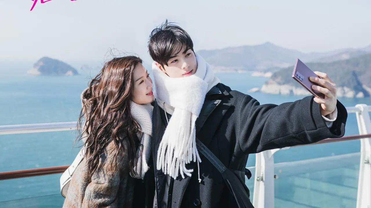 Moon Ga Young dan Cha Eun Woo dalam drakor True Beauty. (tvN via Soompi)