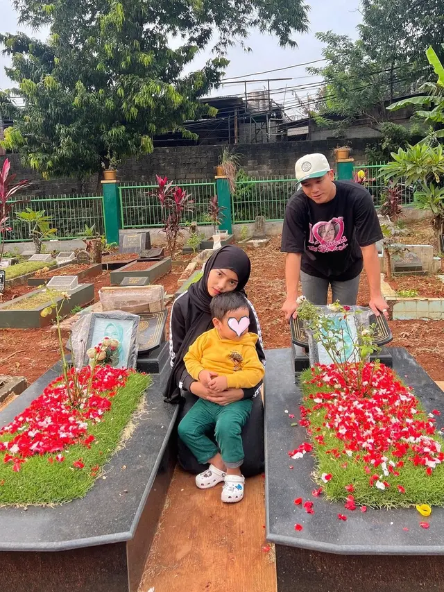 6 Momen Ultah Fuji An ke-20, Ziarah Makam Kakak hingga Dapat Kejutan Keluarga