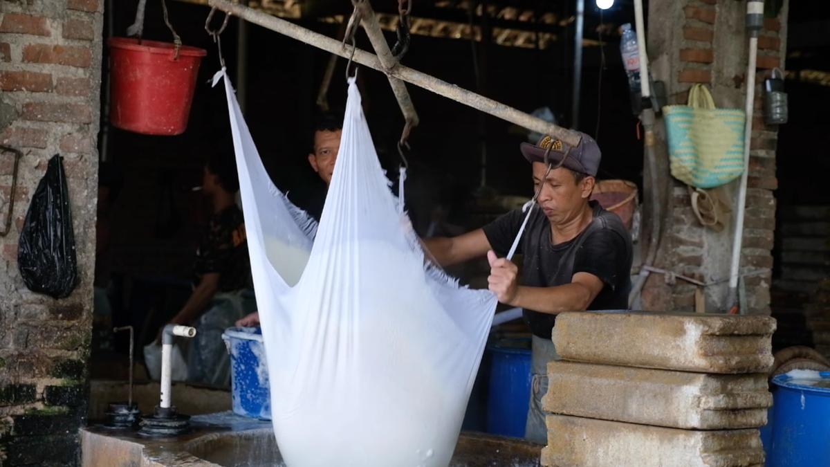 Selain Tingkatkan Gizi Anak Sekolah, MBG Juga Dongkrak Penghasilan Pekerja Pabrik Tahu