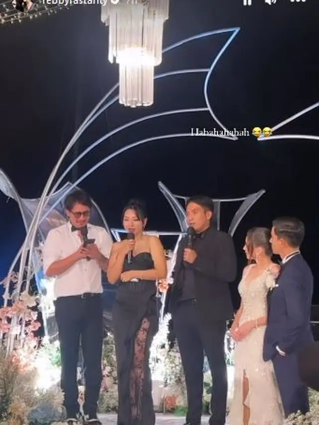 7 Potret Resepsi Pernikahan Enzy Storia dan Molen Kasetra Digelar di Bali, Bertabur Bintang