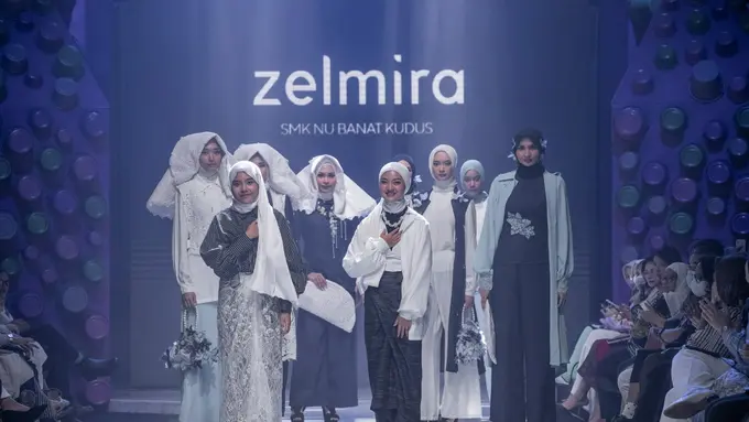SMK NU Banat Kudus Pukau Runaway MUFFEST+ 2023 Lewat Koleksi Busana Terinspirasi Tradisi Padusan