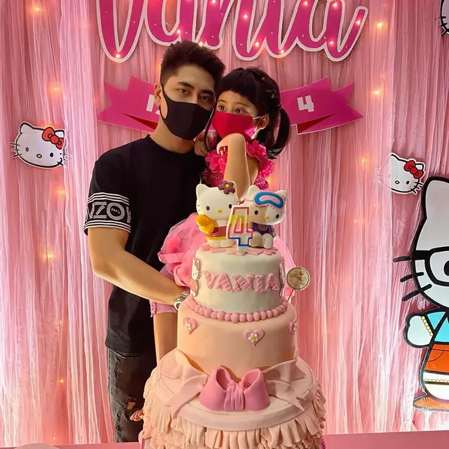 6 Potret Perayaan Ultah Vania Athabina, Verrell Bramasta Tulis Pesan Menyentuh
