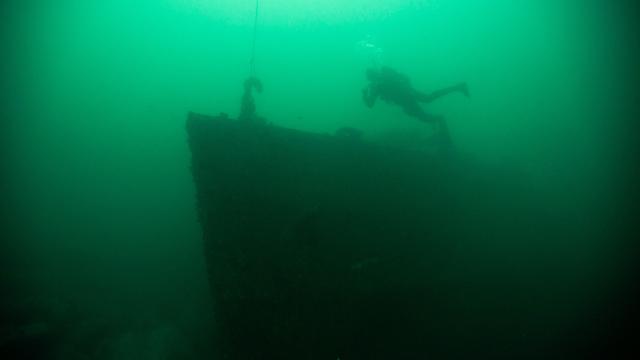 Tamasya Menjelajahi Bangkai Kapal Karam di Perairan Peru