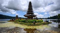 Menikmati Keindahan Ikonik Pura Ulun Danu Beratan di Bedugul Bali