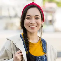 ilustrasi perempuan tersenyum/Mix and Match Studio/Shutterstock