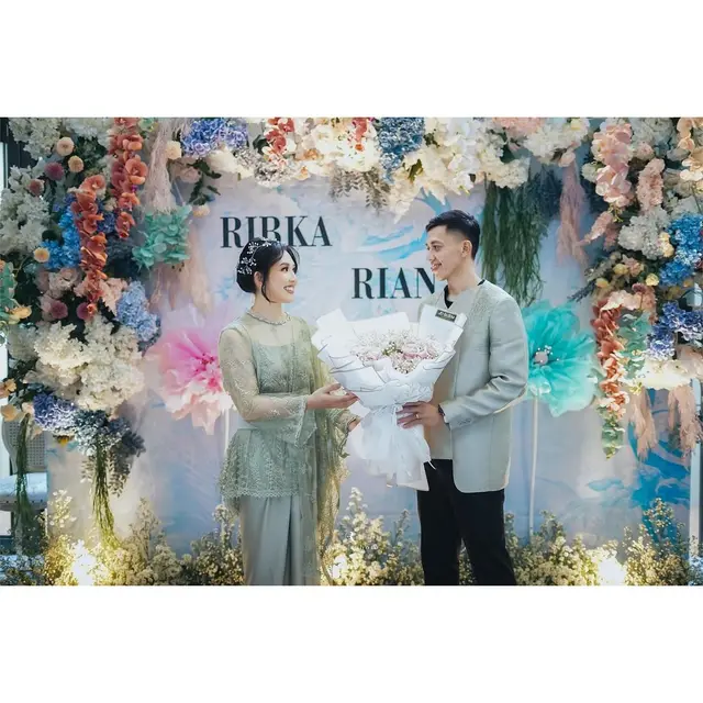 3 Tahun Pacaran, Ini 6 Potret Lamaran Pebulutangkis Rian Ardianto dan Ribka Sugiarto