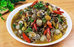 Resep Kerang Dara Pedas Kemangi Wangi yang Menggoda. Foto: YouTube/Mona Rendra