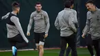 Gelandang Liverpool, James Milner (kedua kiri) mengikuti sesi latihan tim di Melwood di Liverpool, Inggris (4/11/2019). Liverpool akan bertanding melawan wakil Belgia, KRC Genk pada lanjutan grup E Liga Champions di stadion Anfield. (AFP Photo/Paul Ellis)