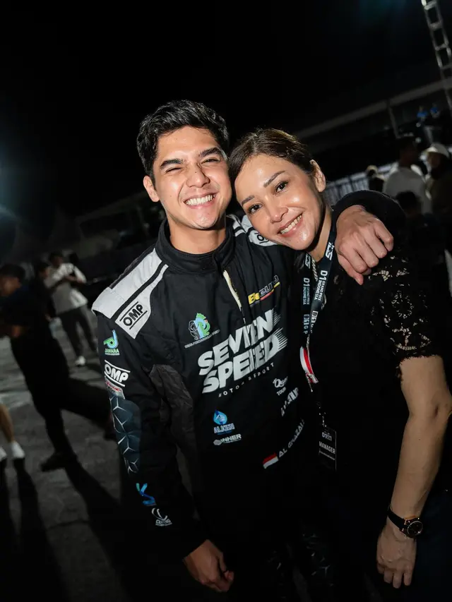 7 Potret Al Ghazali Raih Juara 3 Ngedrift, Peluk Mesra Alyssa Daguise Jadi Sorotan