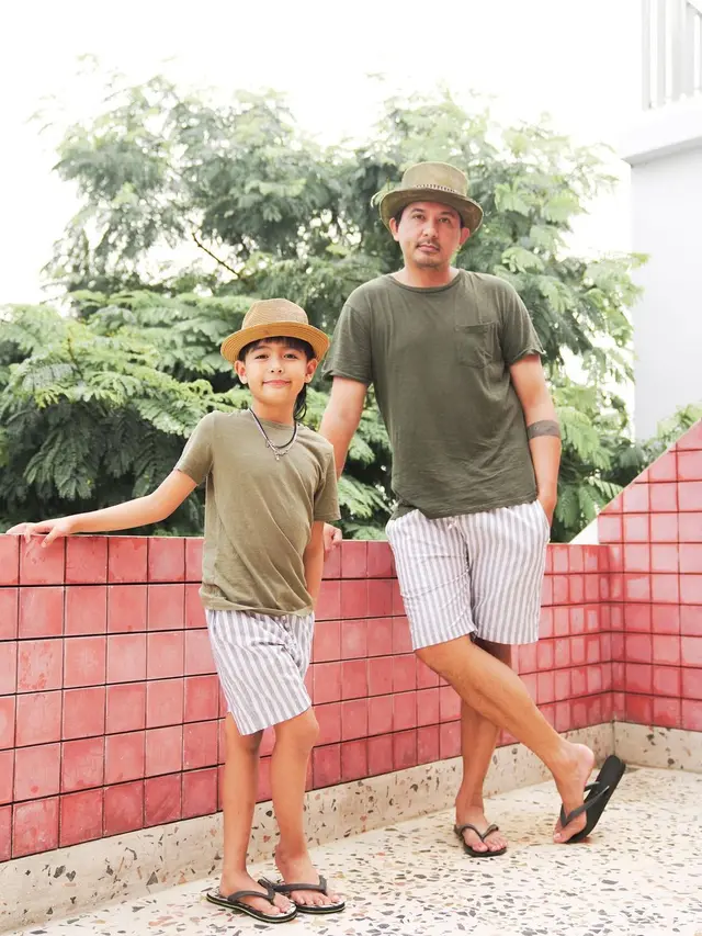 Ryan Delon dan anaknya. (Sumber: Instagram/mrssharena)
