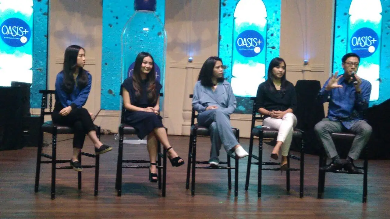 Oasis+ berkolaborasi dengan brand fashion lokal menggelar Water For Paradise untuk membantu penyediaan air bersih 