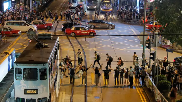 Demonstran Hong Kong Bentuk Rantai Manusia Sepanjang Hampir 50 Km