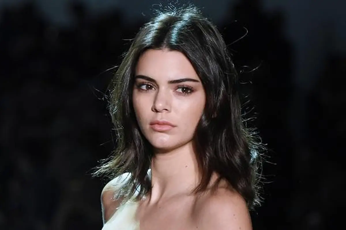 Kendall Jenner Kenakan Dress Transparan Tanpa Bra