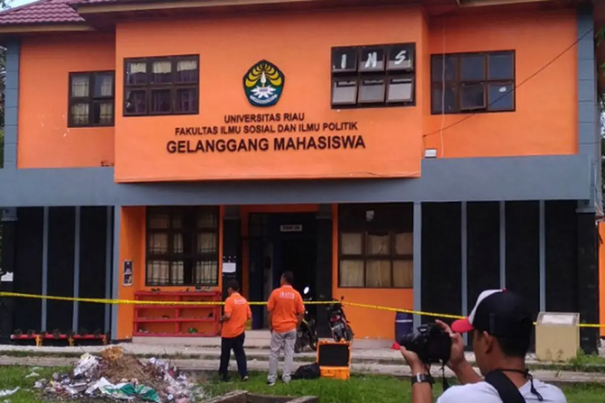 Densus 88 Geledah BEM FISIP Universitas Riau